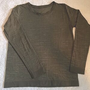lululemon swiftly relaxed long sleeve (Sz
8) army green